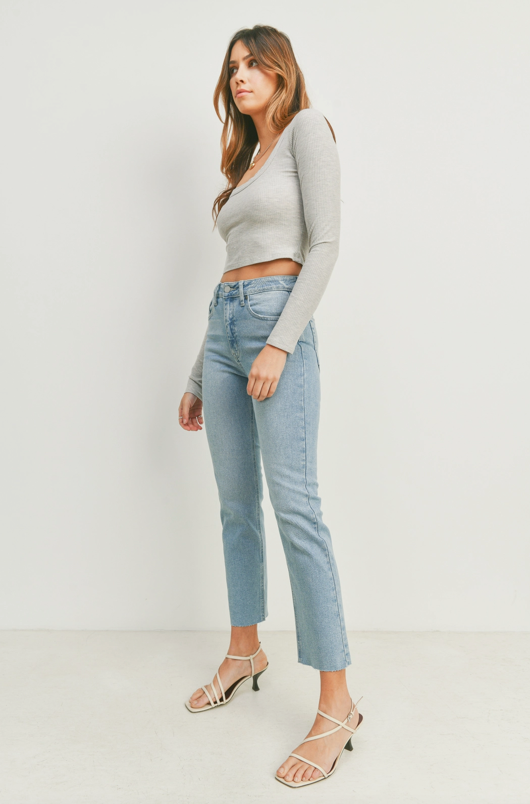 Cut Off Hem Light Wash Jeans