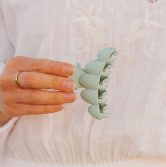 Scalloped Matte Claw Clip